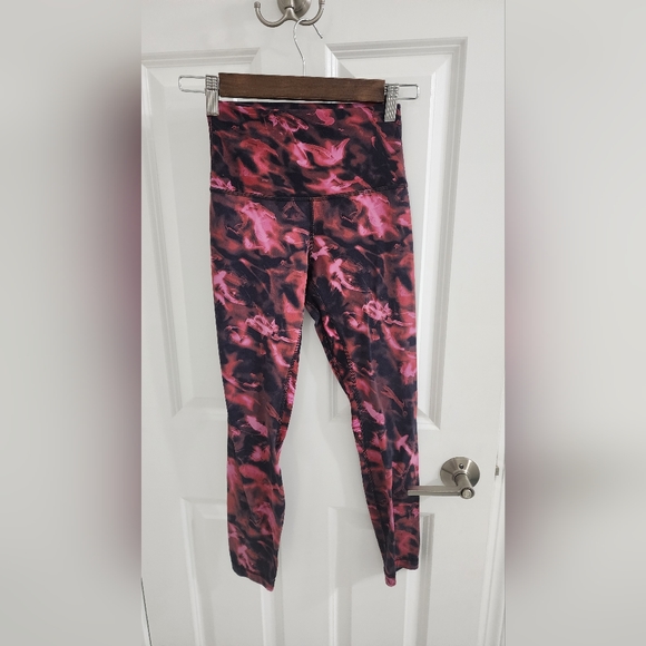 Lululemon, Size 4, 25", like excellent condition like new - Picture 1 of 4